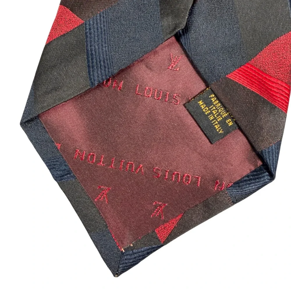 VTG Louis Vuitton Mens Silk Tie Red Black Navy Geometric Chevron‎ Made Italy 60